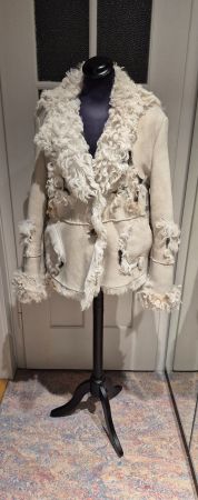Schicke Lammfell Jacke, Gr. S, beige, Wintermantel ICEBERG