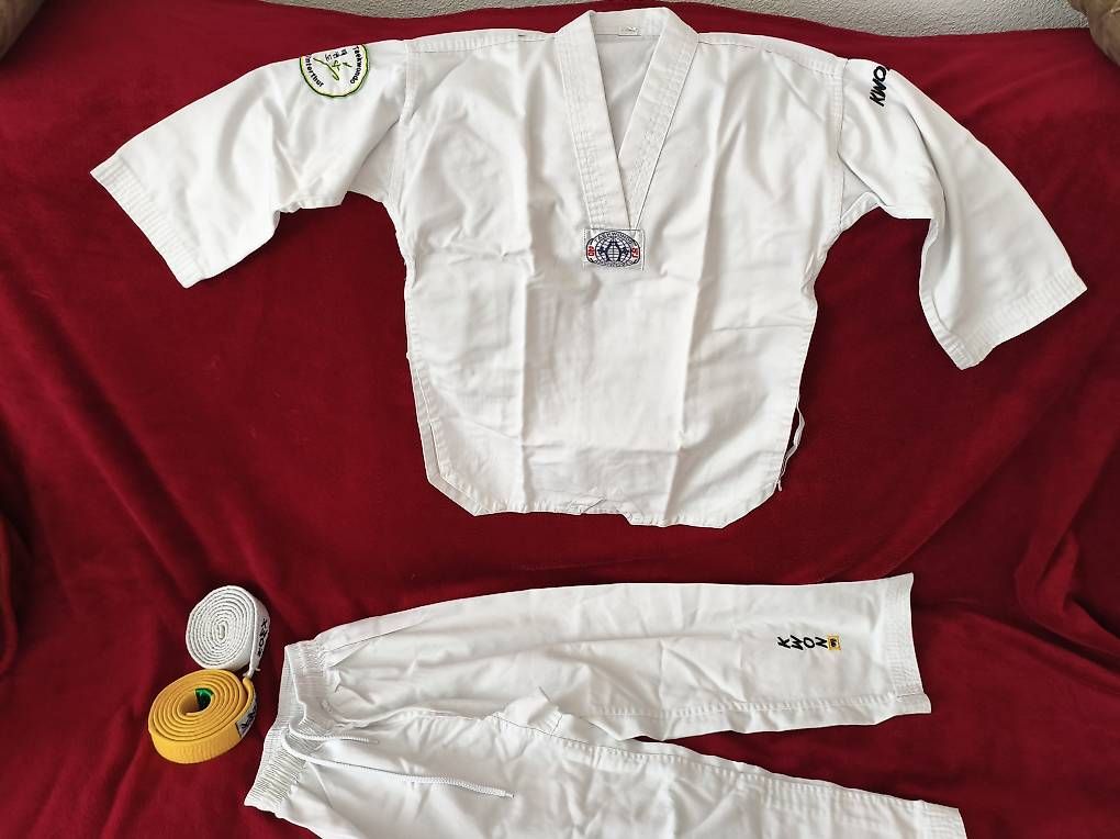 Kimono: KWON Taekwondo-Anzug Gr. 140 – Usato da Winterthur venduto da Kosovari0