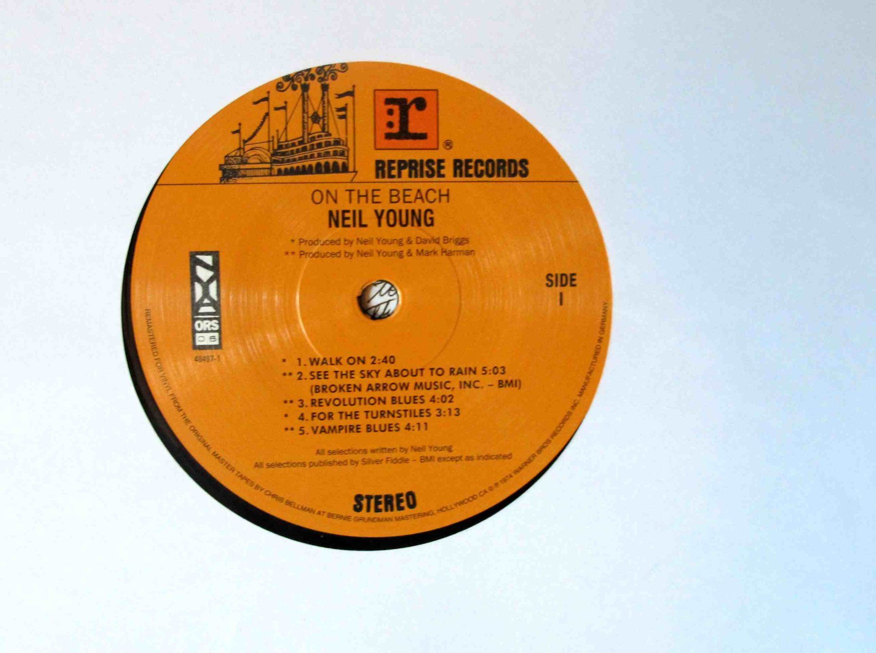 Schallplatten: Neil Young – On The Beach LP – Gebraucht aus Schaffhausen von vinylandmore 3