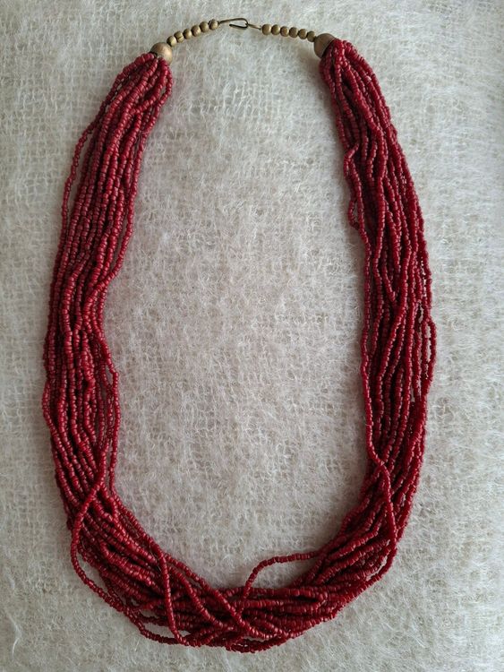 collier à perles en verres rouges (D'occasion) à Territet pour CHF 20 ...