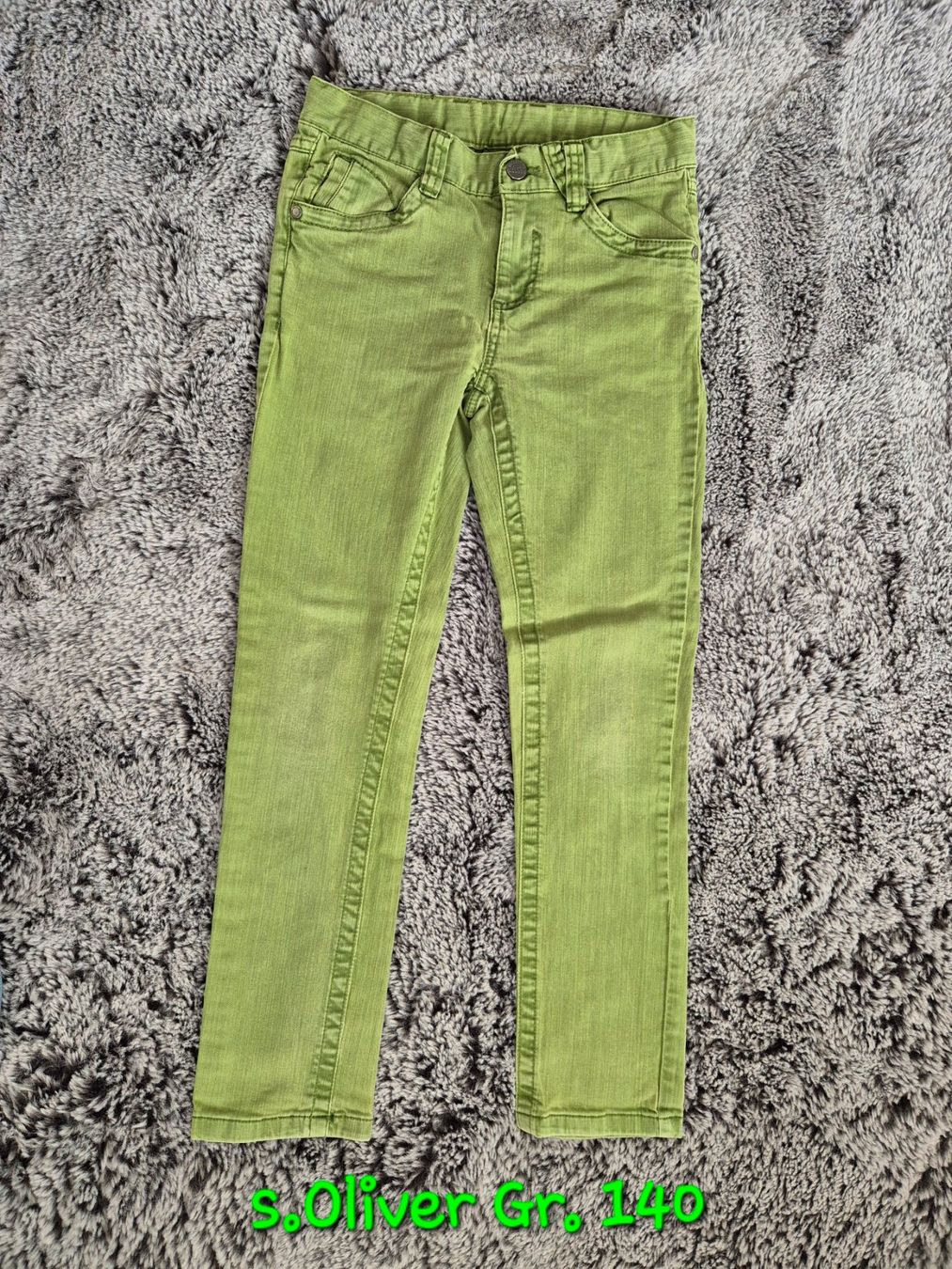 S.Oliver Pantaloni: S.Oliver Jeans, grün, Gr. 140 – Usato da Widnau venduto da KleineHonigblume