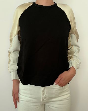 Schwarzes Sweatshirt mit cremefarbigen Ärmeln, Gr. S