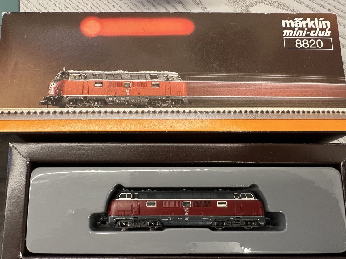 Märklin Modellini di ferrovie: Märklin 8820 DB BR 221 – Usato da Lupsingen venduto da New-Haven 2