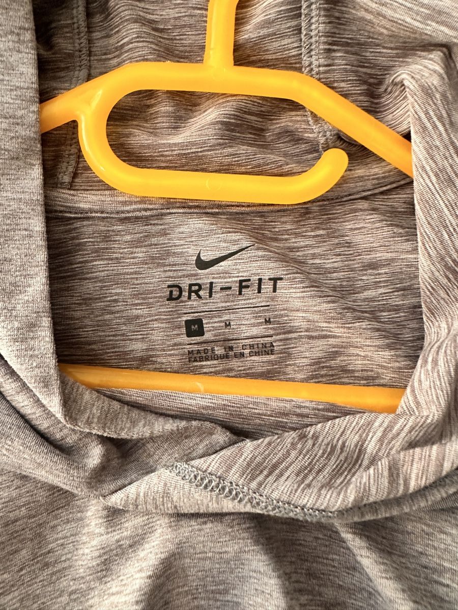 Pullover & Sweatshirts: Nike Dri-FIT Pullover Hoodie - Grey, Size M - Great! – Gebraucht aus Gattikon von 386ComicEmpire 1