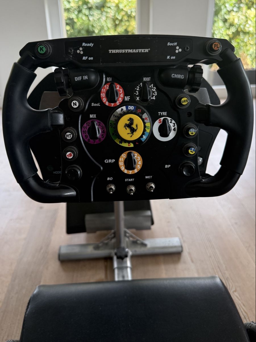 PC: Thrustmaster Ferrari Racing Lenkrad/Playseat /Pedale – Usato da Langnau i. E. venduto da Blacky690 1