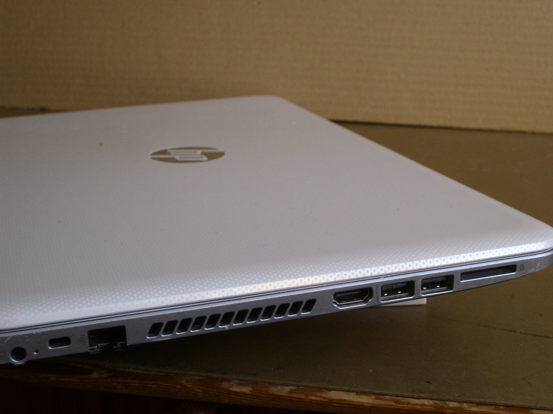 Hewlett Packard Notebook: HP Laptop,Display 15" – Usato da Oberengstringen venduto da EAK11 5