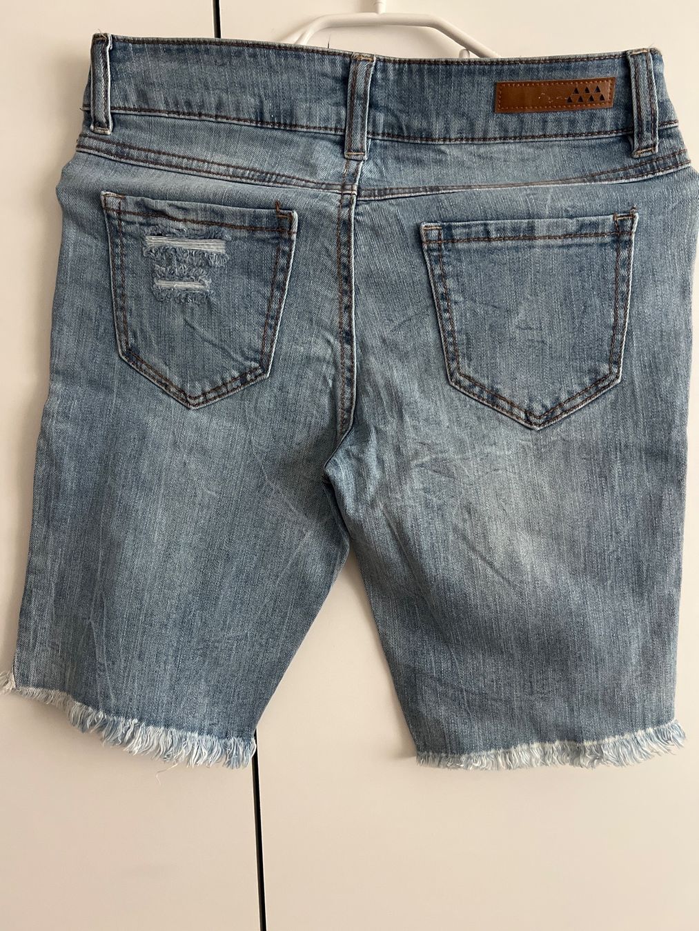Jeans: Short en jean déchiré - taille 34/36 – Neu (gemäss Beschreibung) aus Renens VD von sar_bwz5 2