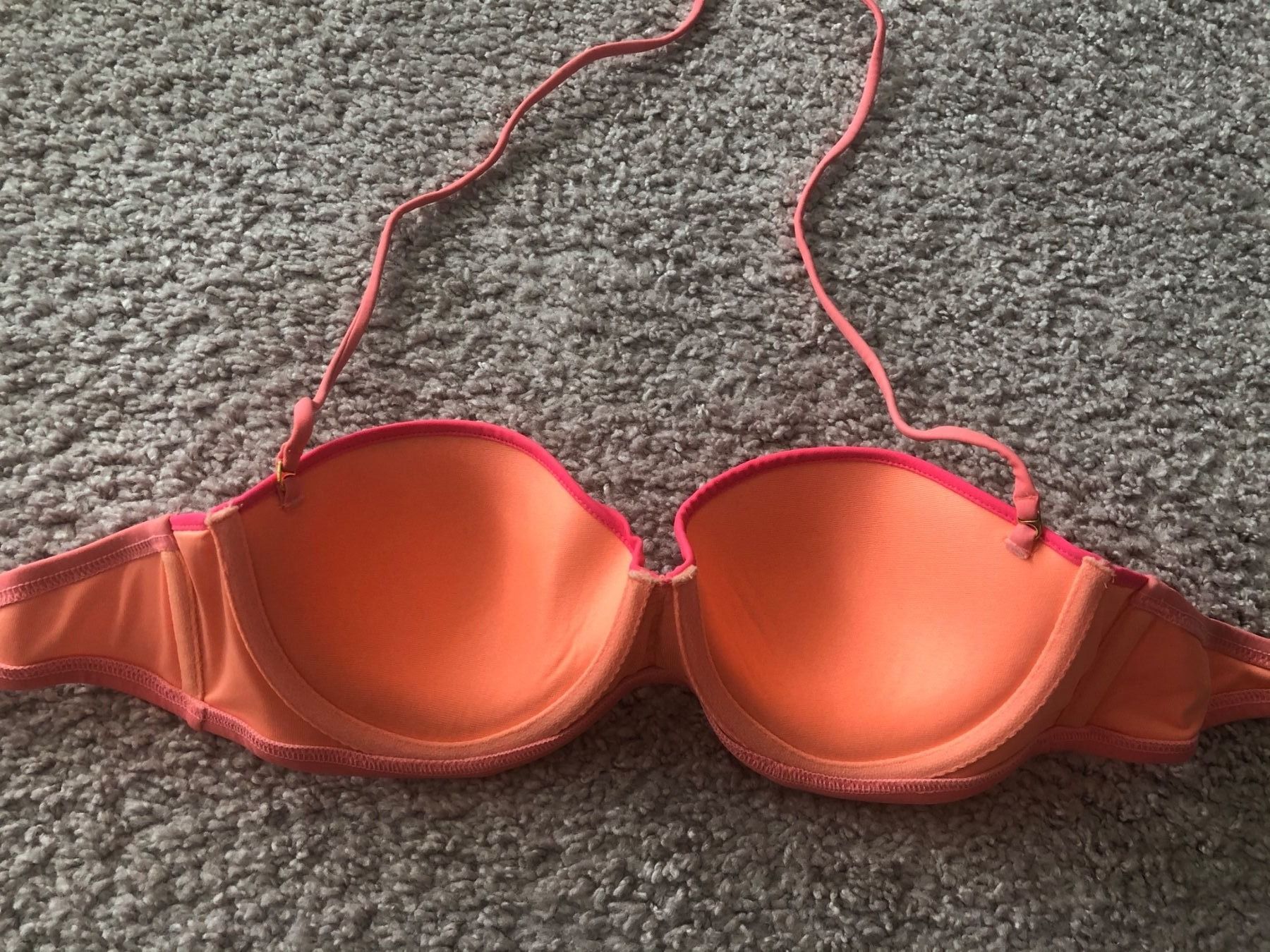 Badekleider & Bikinis: Victoria Secret Bikini-Oberteil, Gr. 32D – Gebraucht aus Klingnau von Tiara2023 2