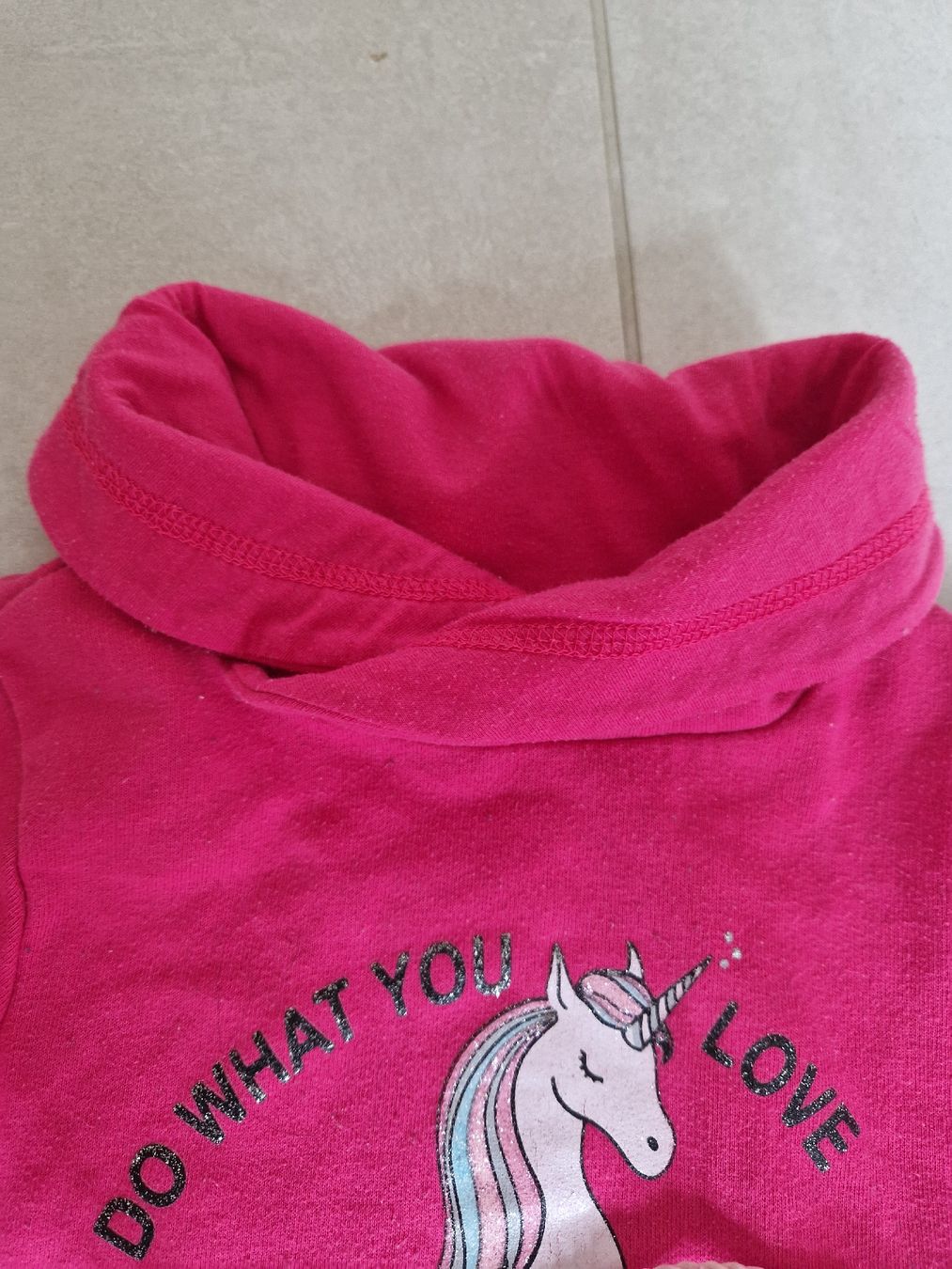 Maglioni & Felpe: Pullover, Gr. 122, Einhorn-Motiv, Glitzer Sweatshirt – Usato da Arlesheim venduto da Vera6 3