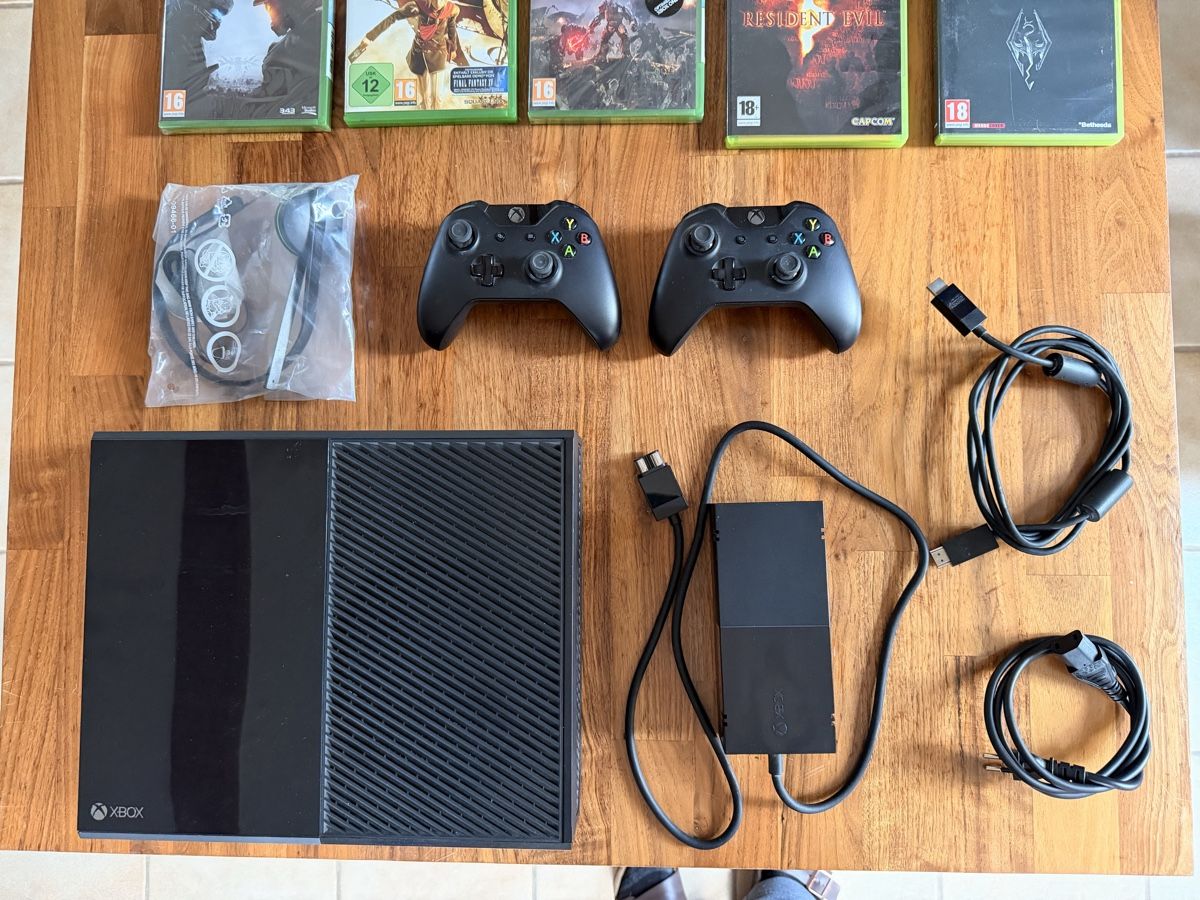 Microsoft Console: Xbox One + 2 Controller + 15 Spiele + Zubehör – Usato da Malters venduto da Sephiroth2th 2