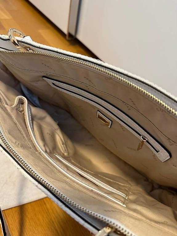 Taschen für Damen: Guess Handtasche – Gebraucht aus Zweidlen von jasko_ 2