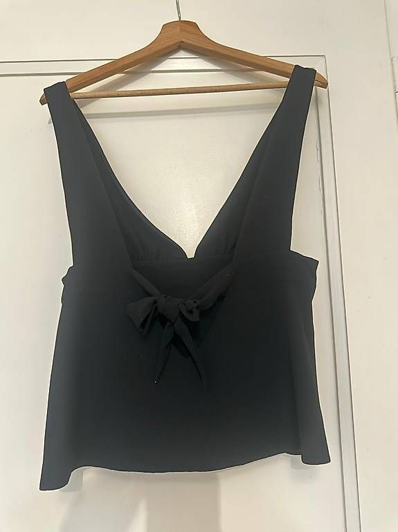 Top: Haut noir - Taille unique – Usato da Les Acacias venduto da DeborahK03 1
