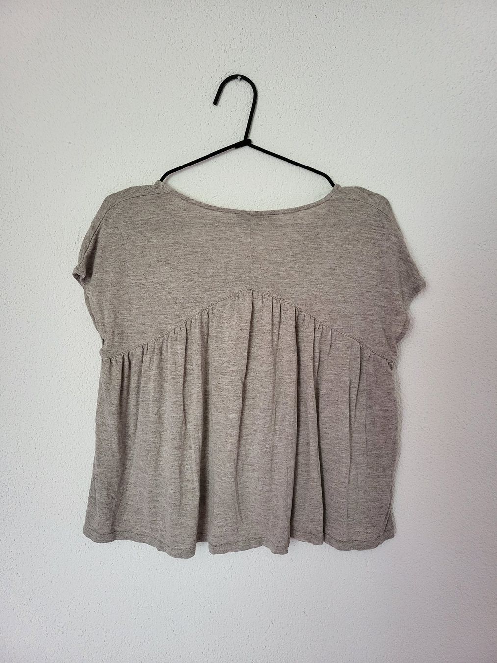 Mango T-shirt: Top Volants hellgrau Gr. S/M von Mango Suit – Usato da Au SG venduto da SElena89 3