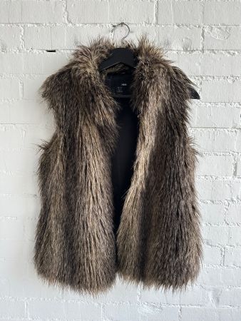 Kuschliges Kunstfell-Gilet von H&M