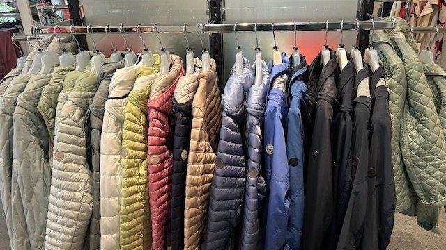Lots de vêtements: 200-DOB-Sommerartikel ,Restposten,Markenmode SaisonSS22-25 – Neuf avec emballage d'origine à Willisau par Feldlager 3