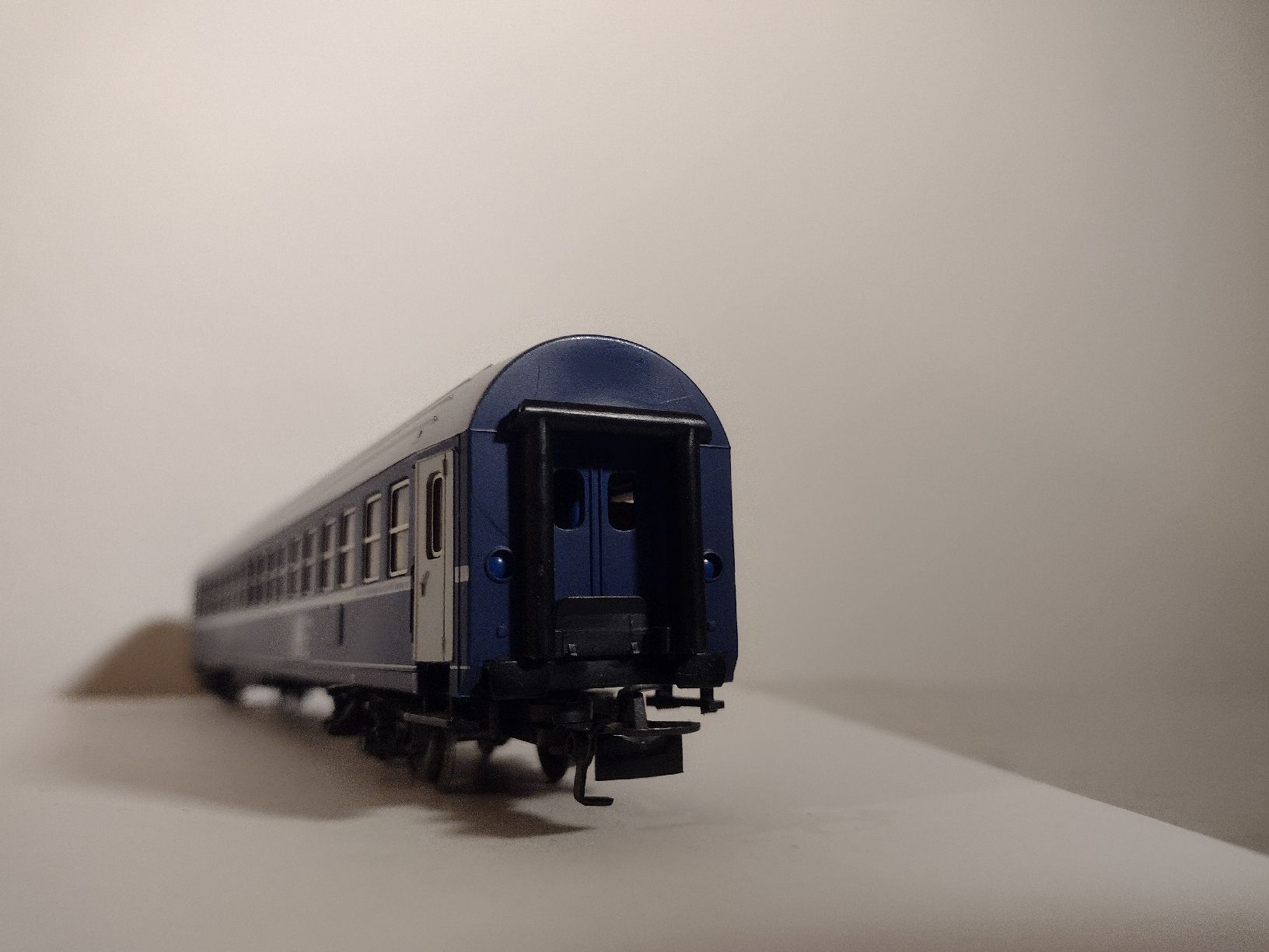 Märklin Modellini di ferrovie: Märklin HO Scale FS TEN Train Car - Blue/Silver -AC Model – Usato da Zürich venduto da TrainLine 3