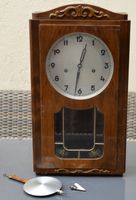 alte Pendeluhr / horloge à pendule ancienne