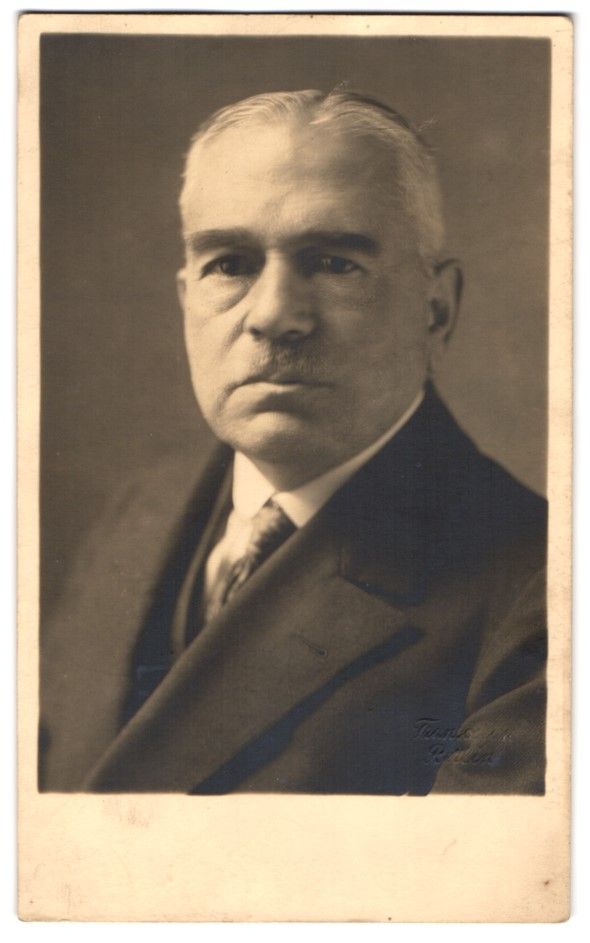 Fotografie & Manifesti: Fotografie Portrait Dr. Hesse, Leitender – Usato da Berlin venduto da bartko-reher