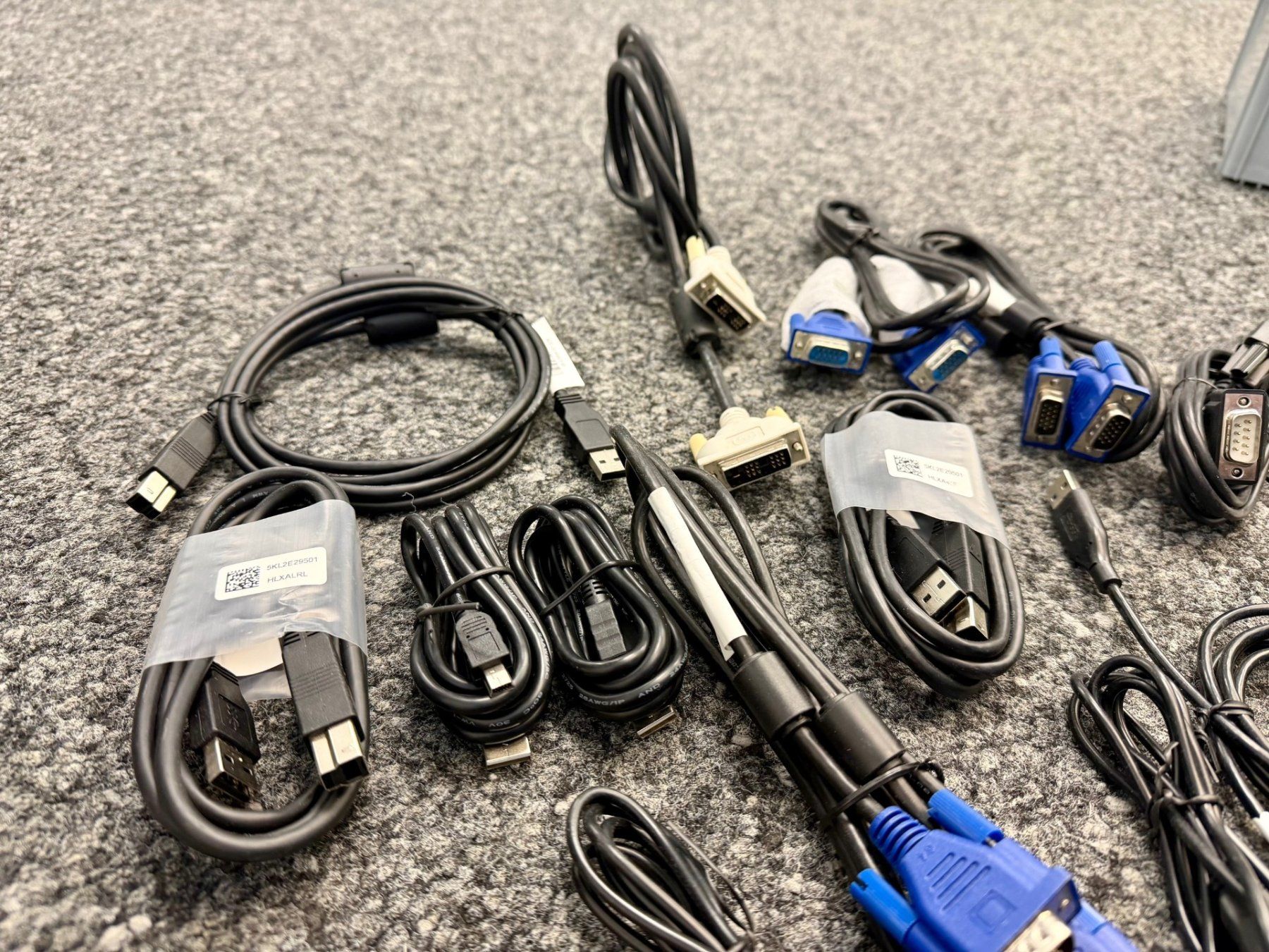 Cavi: Diverse EDV / IT Kabel – Usato da Einigen venduto da Medicom-Pharma 2