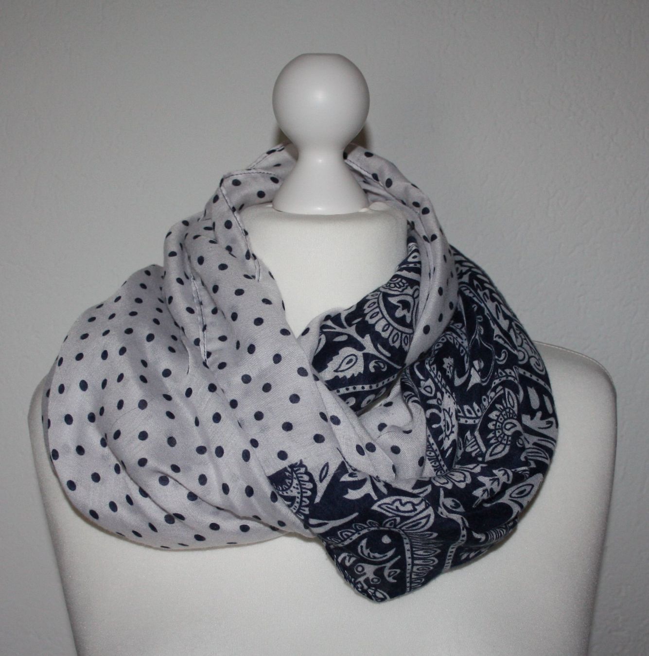 Foulards, Tücher & Schals: Foulard Tuch Schal Loop blau-weiss – Gebraucht aus Flüelen von Diversicum-Textil