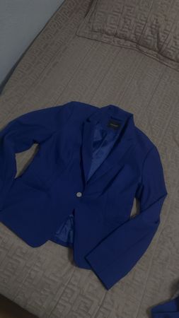 Eleganter Damenblazer in kobaltblau für den Herbst