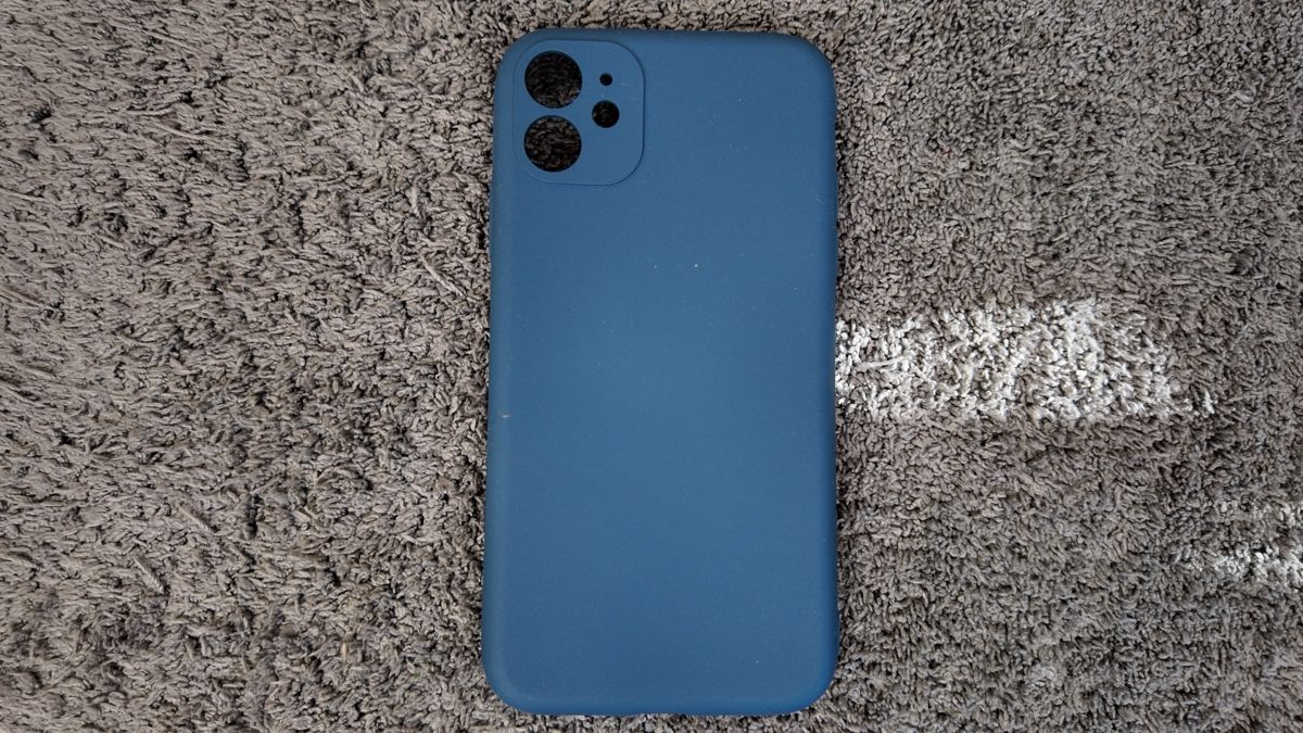 Coques & Protection écran: Coque d’iPhone 11 bleue en silicone solide – Neuf avec emballage d'origine à Denges par val_j8w7