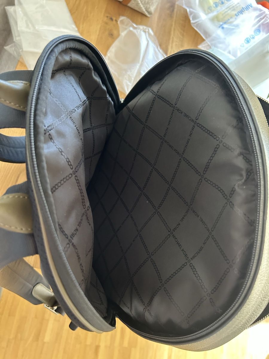 Michael Kors Zaini: M. Kors Lederrucksack grün NEU – Nuovo e nell'imballaggio originale da Pratteln venduto da Fashionette.D.D. 8
