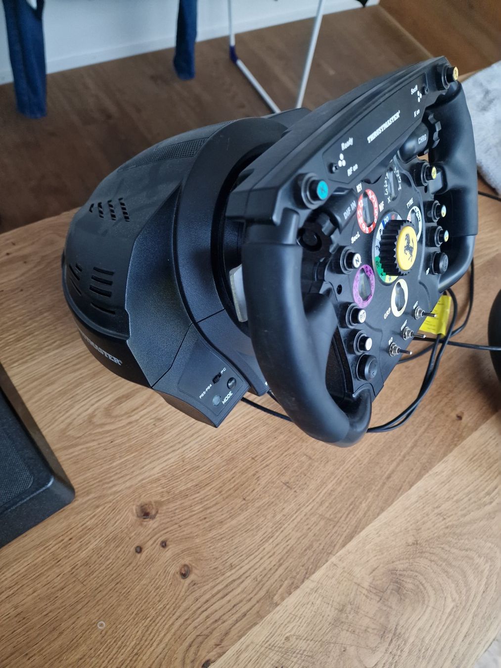 Thrustmaster Controller: Playseat F1 Rig mit Thrustmaster Lenkrad & Pedale+Bodenmatte – Usato da Dübendorf venduto da Youtek_pro 3