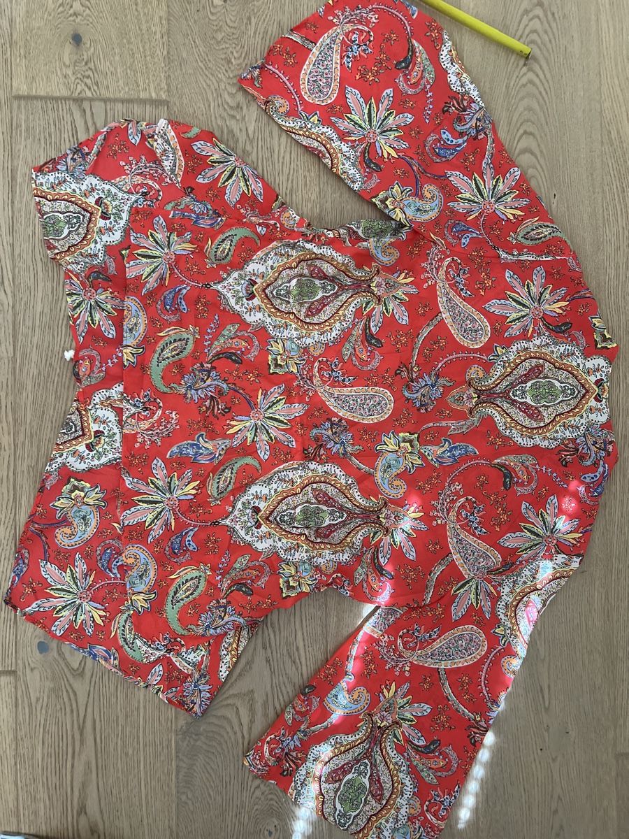 Zara Camicette: Neu: Zara Bluse mit Muster, Rot, Grösse S / M – Nuovo (secondo la descrizione) da Oensingen venduto da SchickeDame 8