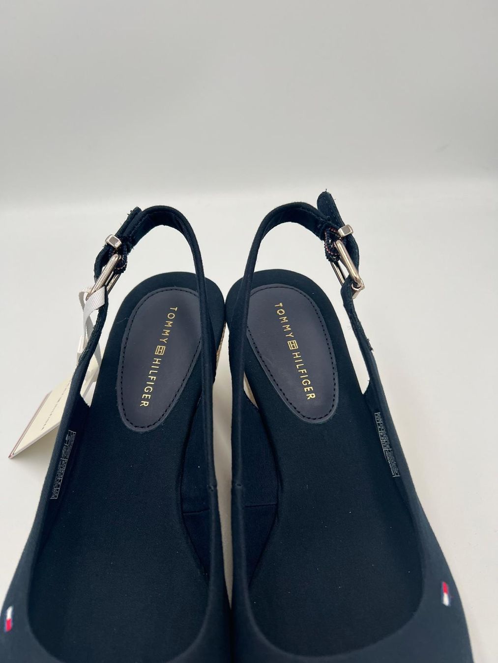 Tommy Hilfiger Scarpe da donna: Tommy Hilfiger Sandalen Grösse 37 – Nuovo e nell'imballaggio originale da Wiedlisbach venduto da Sistershop 1