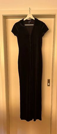 Samt-Jumpsuit 36/38 in schwarz 