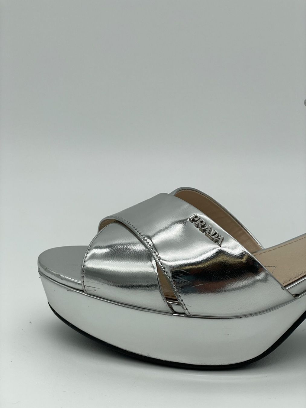 Prada Scarpe da donna: Prada Plateau Sandale mit Absatz EU 39 Metallic – Usato da Zürich venduto da shoe_shop 5