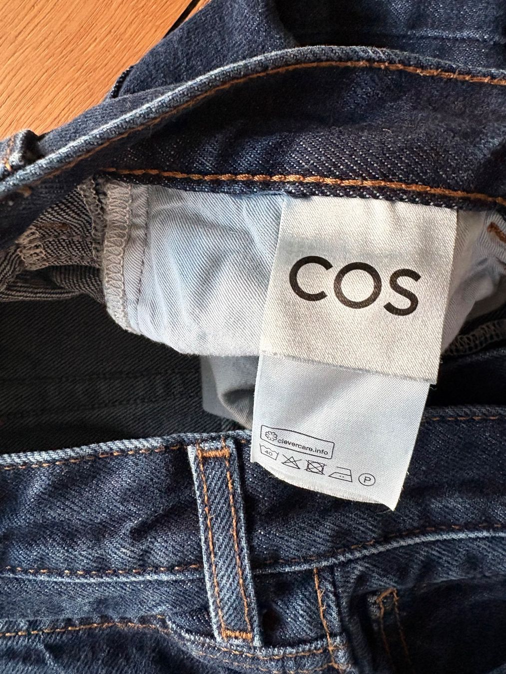 Cos Jeans: COS Tapered Jeans Gr. 25 – Usato da Zürich venduto da triangular 9