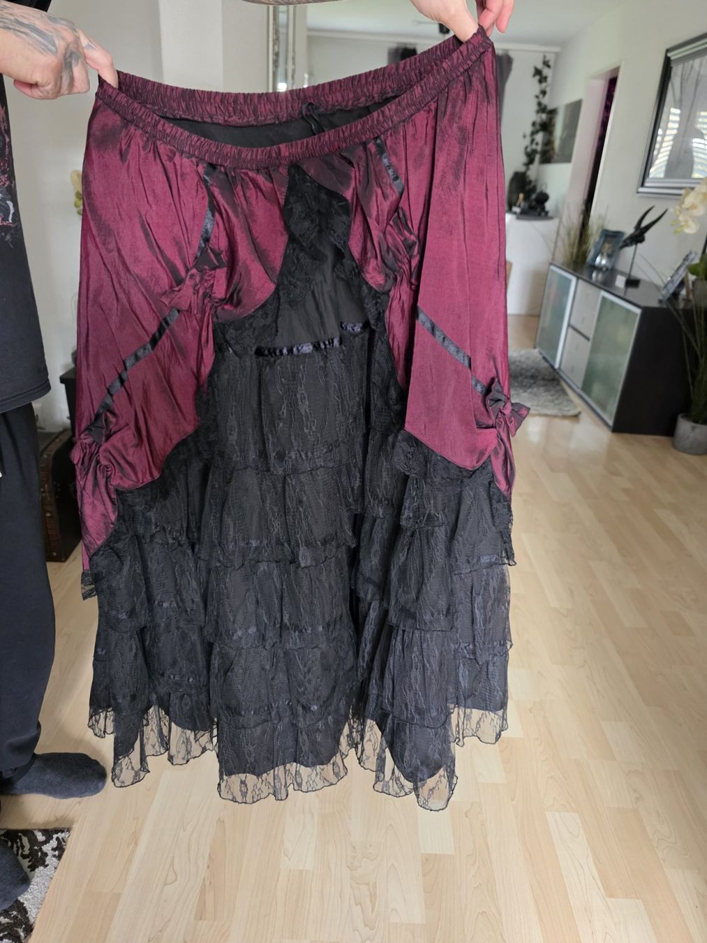 Röcke: Raven Gothic Rockabilly Jupe/Rock, Schwarz/Rot. – Neu (gemäss Beschreibung) aus Lohn-Ammannsegg von leo6684