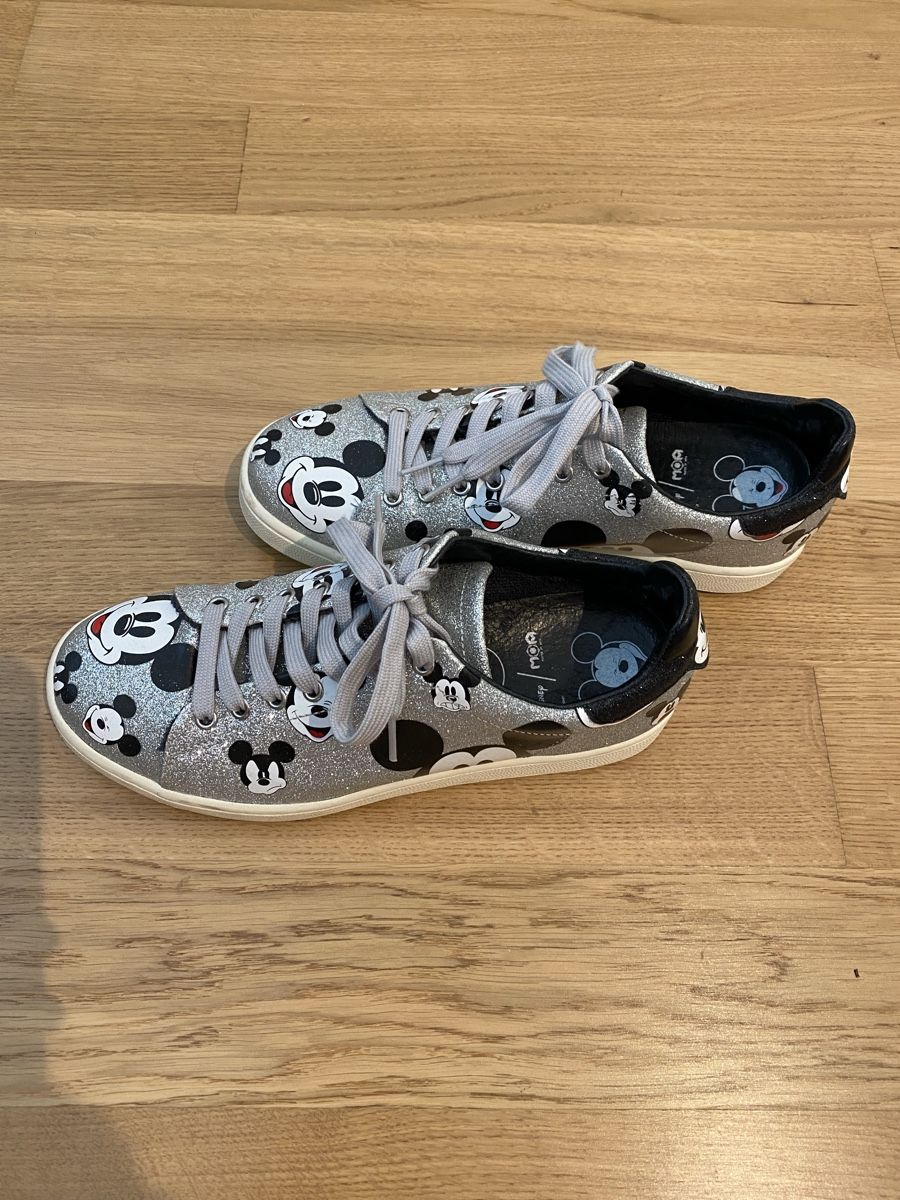 Scarpe da donna: Disney x MOA Mickey Mouse Sneaker, neuwertig, Grösse 40 – Nuovo (secondo la descrizione) da Allschwil venduto da Stini 1