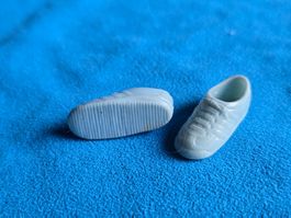 Chaussure pour poupée Barbie couleur bleu pâle