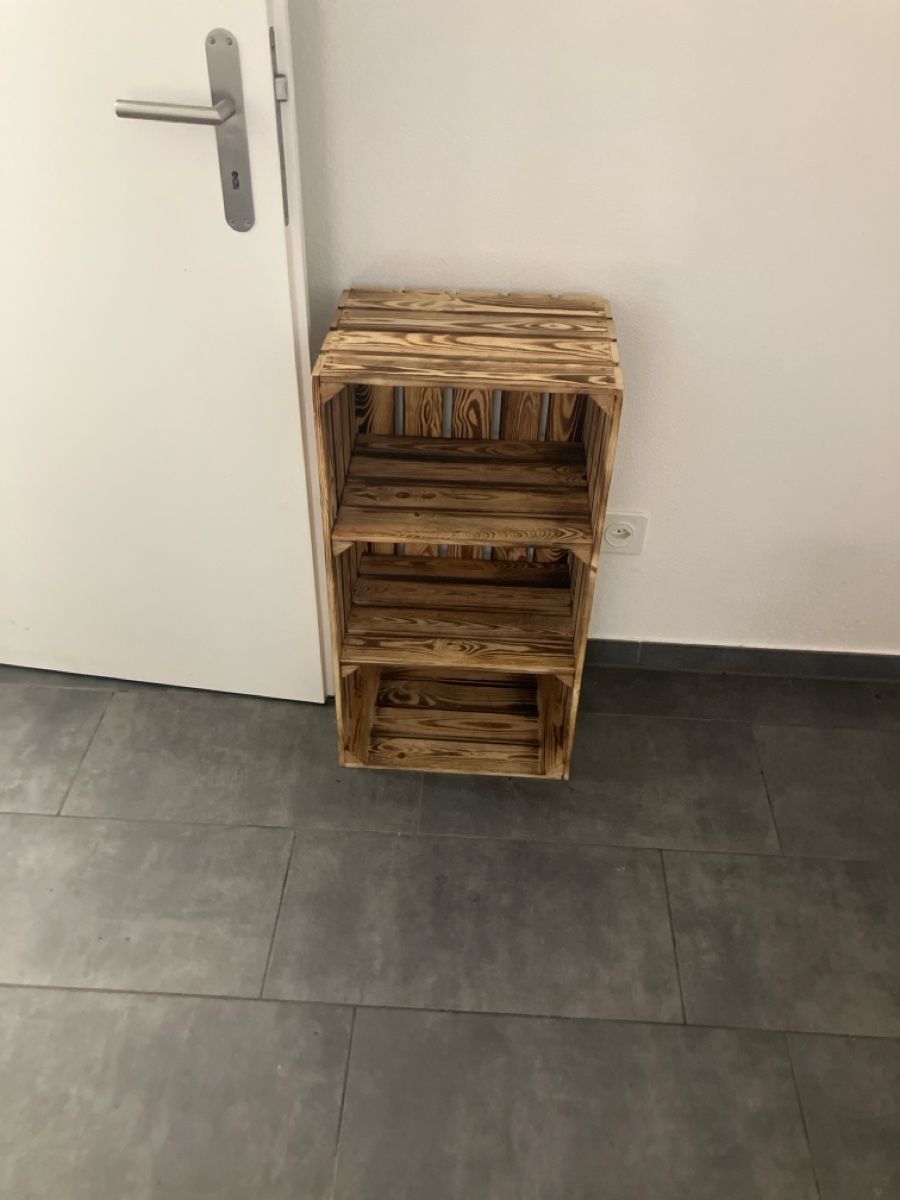 Articoli in legno: Holzregal – Usato da Safenwil venduto da Momohabilis