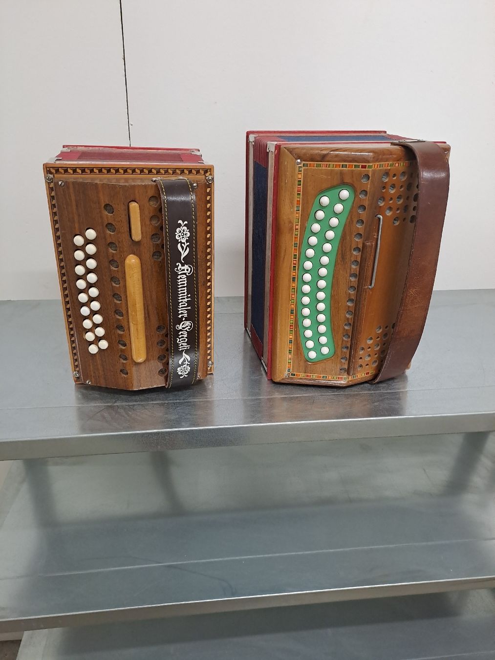 Musikinstrumente: 2 schwyzerorgeli zum verkaufen  – Gebraucht aus Villeneuve von BibiVintage 5