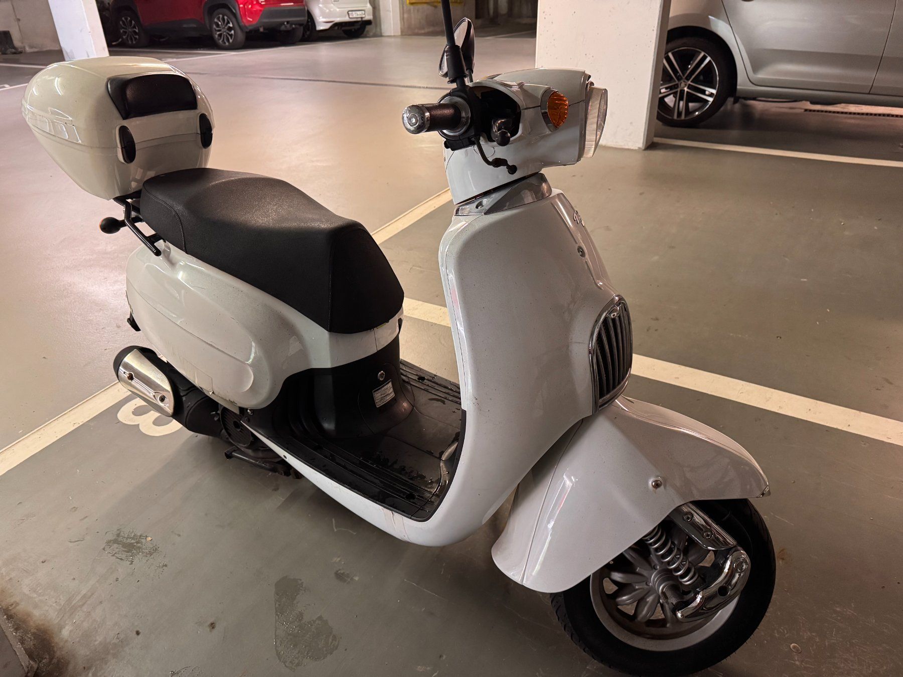 Daelim Scooter: Scooter 125 blanc usagé, idéal pour export/bricoleur – Usato da Lausanne venduto da and_tn9n 2