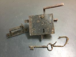 Antikes Türschloss mit Schlüssel