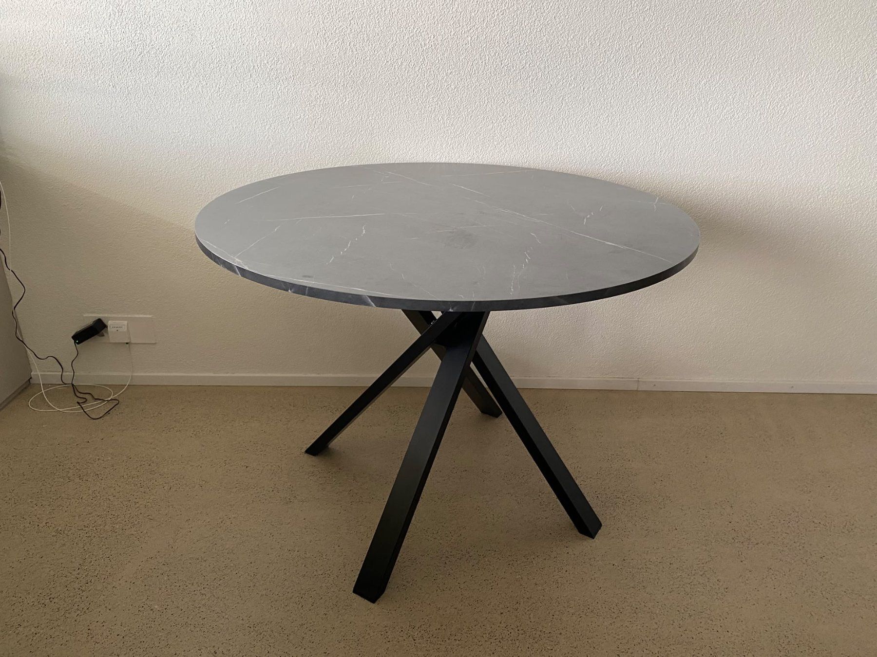 Ikea Tables: Dining circled table – D'occasion à Zürich par gio_peirano98 2