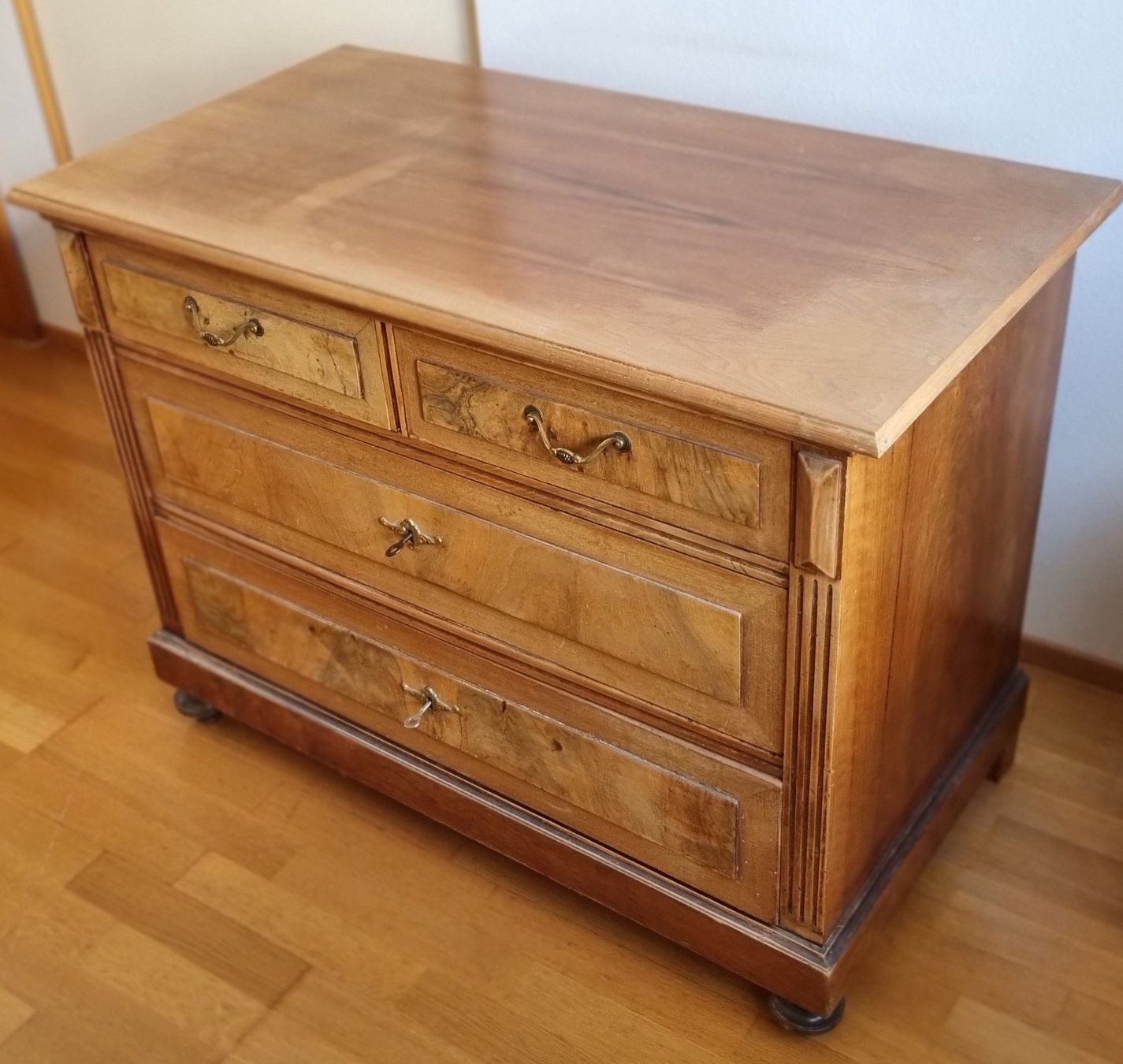 Cassettiere: Holzkommode mit vier Schubladen – Usato da Zürich venduto da gro_95qj 1