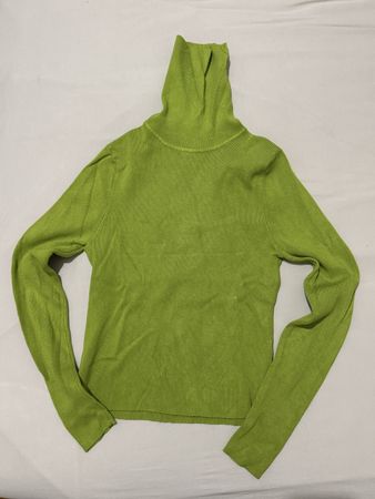 Grüner Rollkragenpullover