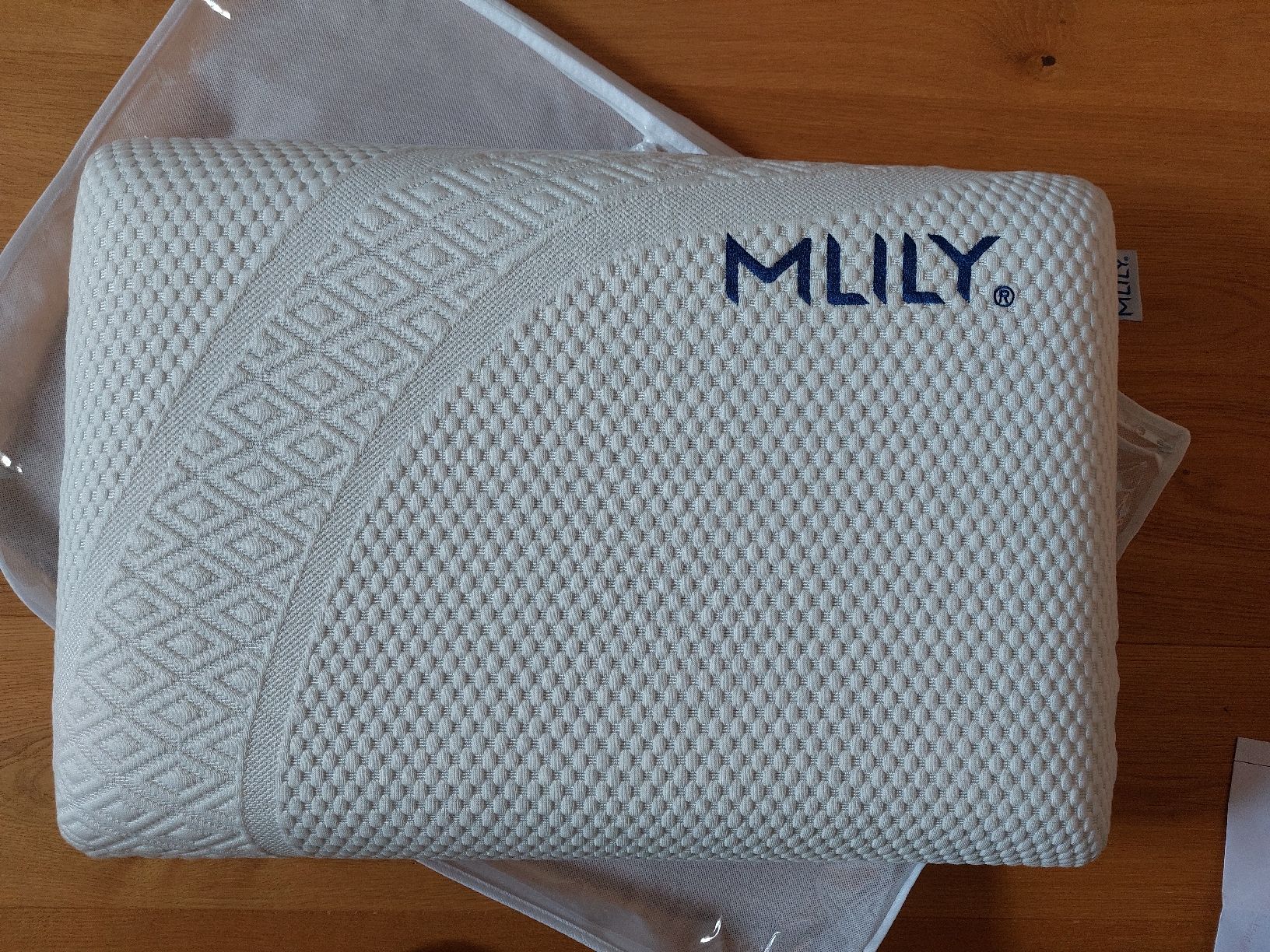 Cuscini: Nacken Kissen MLILY, neu – Nuovo e nell'imballaggio originale da Thun venduto da tin_5pm6 1