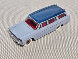 Dinky toys France- Fiat 1800, couleur mauve toit noir , neuf en boite ref 548 , Vente aux enchères : Jouets - Trains - Poupées - Automates
