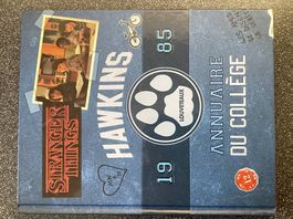Livre Stranger Things Hawkins Annuaire du collège