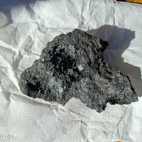 Hämatit Rohstufe IT mit Petagon Pyriten und Rosen
