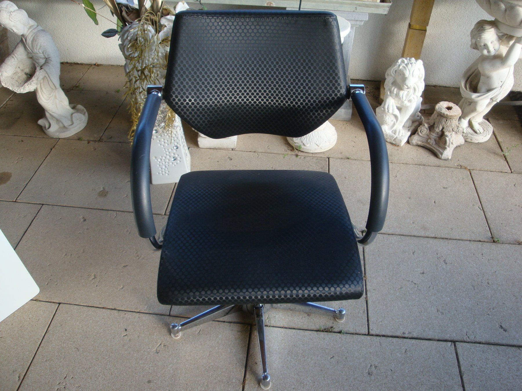 Chaises: Coiffeurstuhl schwarz – D'occasion à Enggistein par mach1 7