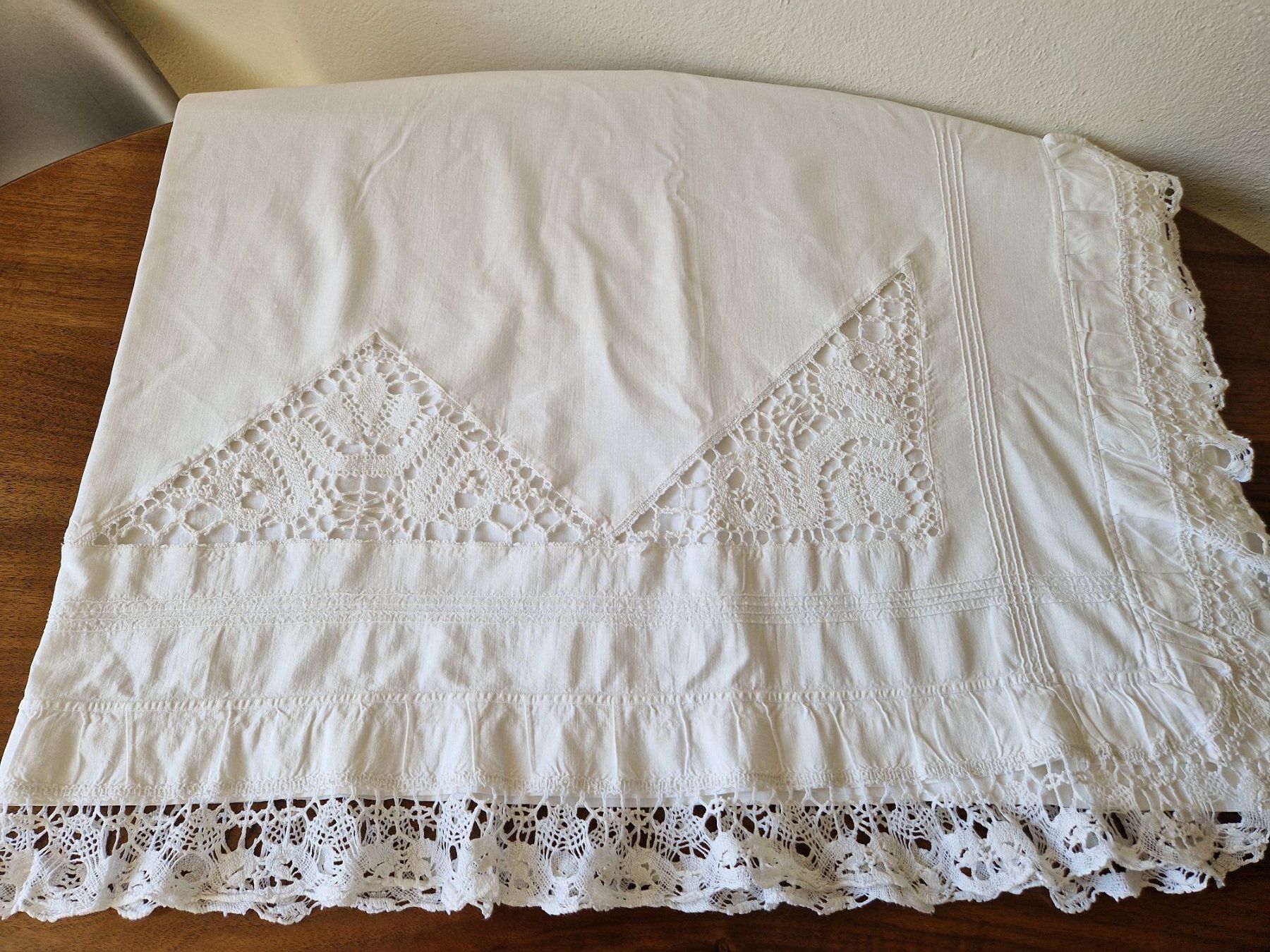 Biancheria da letto: Leintuch mit Klöppelspitze 240x145cm – Usato da Bern venduto da Antikbatik 2