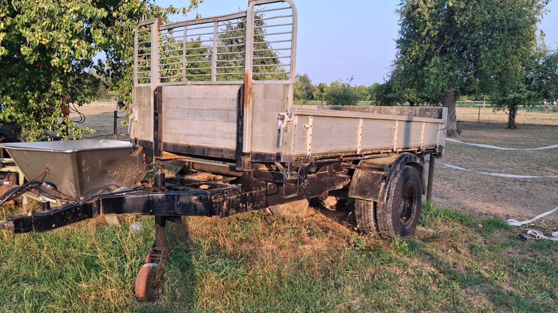 Autoribaltabili: 3 Seiten Kipper Anhänger Landwirtschaft – Usato da Weinfelden venduto da desty01
